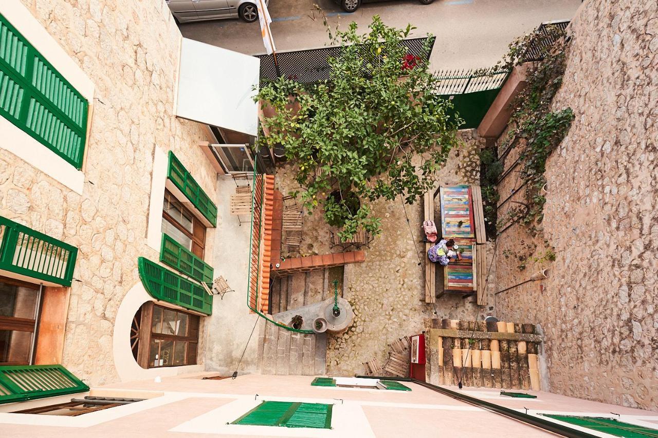 - Juvenil Hostel